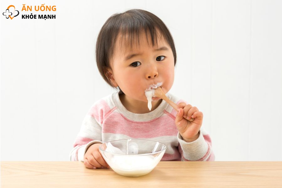 Trẻ mấy tháng tuổi có thể ăn được sữa chua